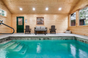 Luxury Heated Pool Cabin with Mountain Views, Theater & Game room